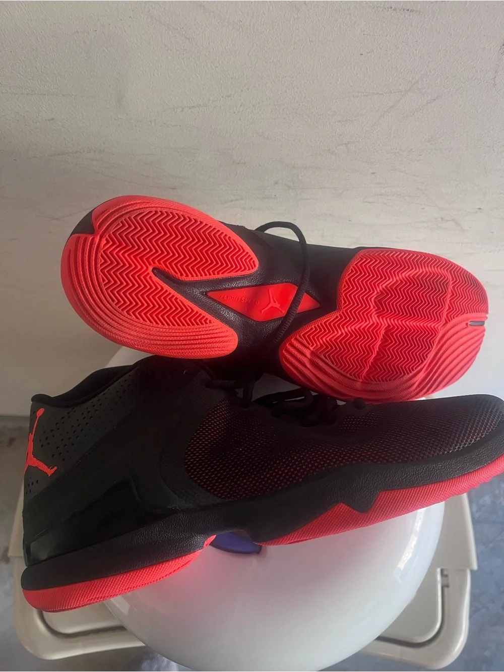 Jordan Men's Black and Bright Red Basketball Shoes